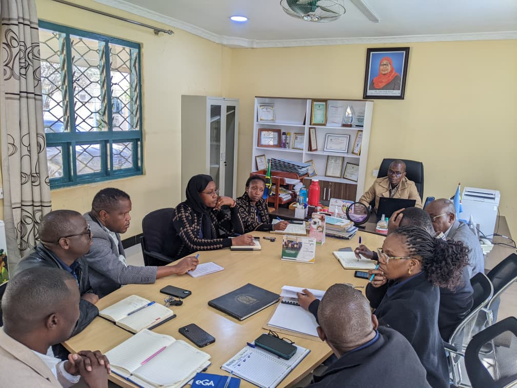 MENEJIMENTI YA SUWASA YAKAA KIKAO  NA MZABUNI KUTOKA PICOVOLT COMPANY LIMITED